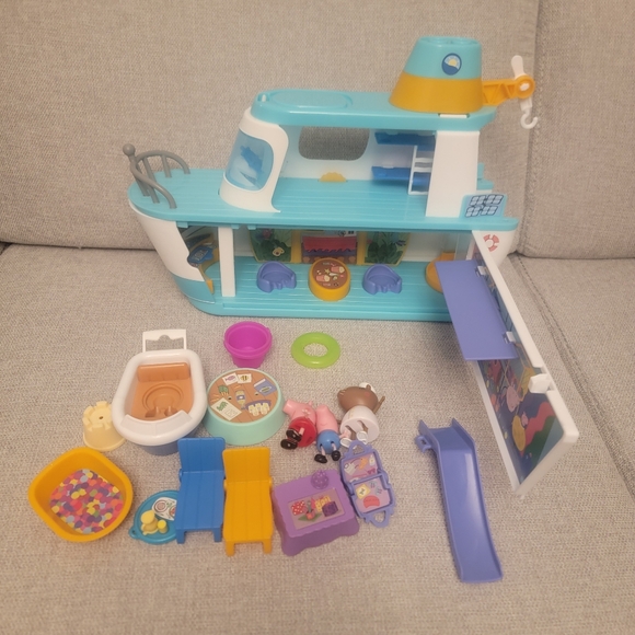 Peppa Pig Cruise Ship, Multilevel Playset - Picture 1 of 8
